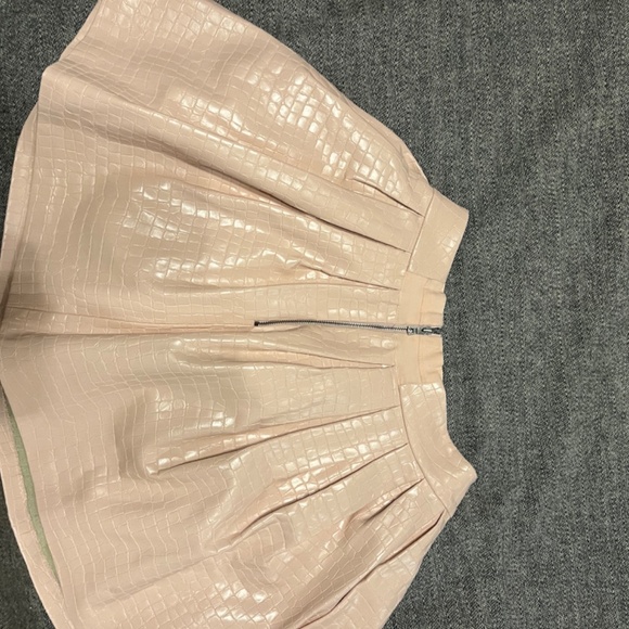 Alice & Olivia : baby pink skirt 25$ - Picture 5 of 5